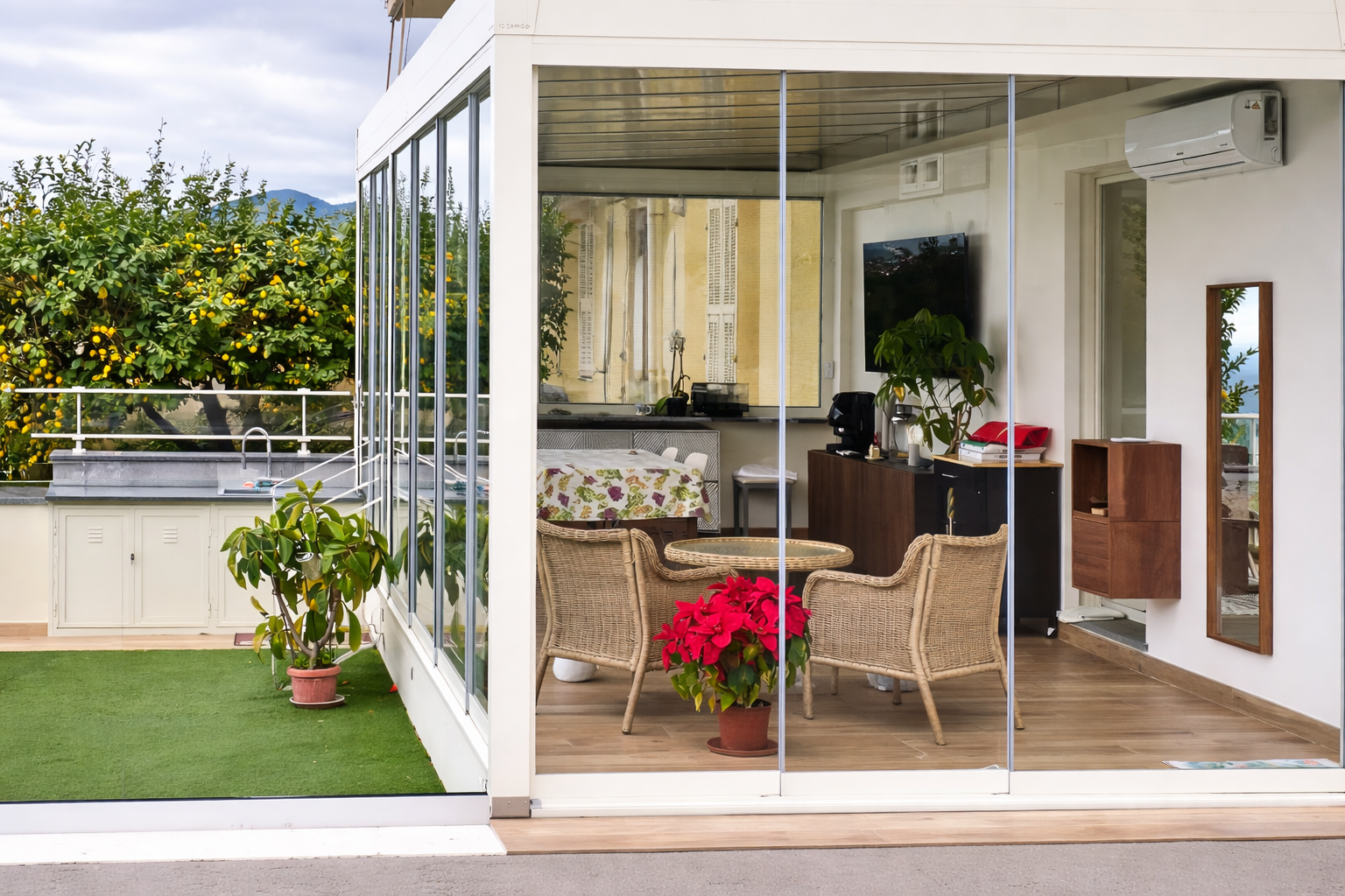 Home finestra pvc bianca moderna installazione sanremo